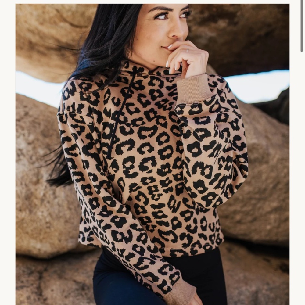 Elevated Cropped Sweatshirt - Tan Leopard, L